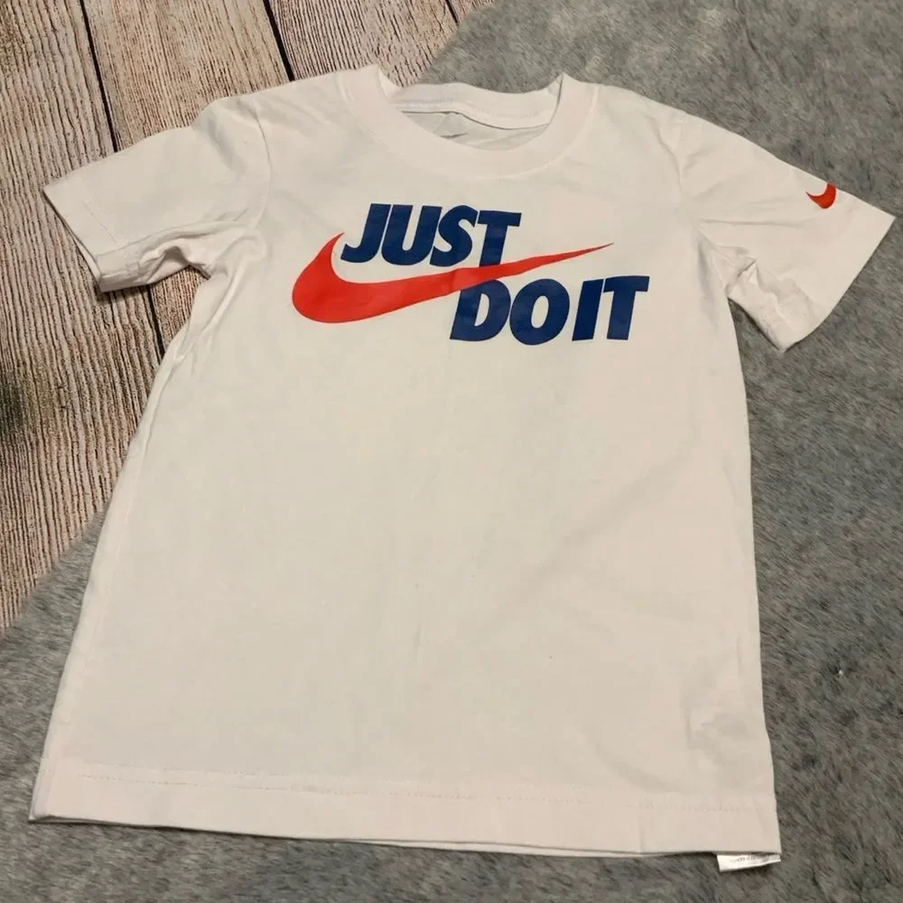 NWOT Nike Tee & Wrangler Skinny Jeans - Picture 2 of 9